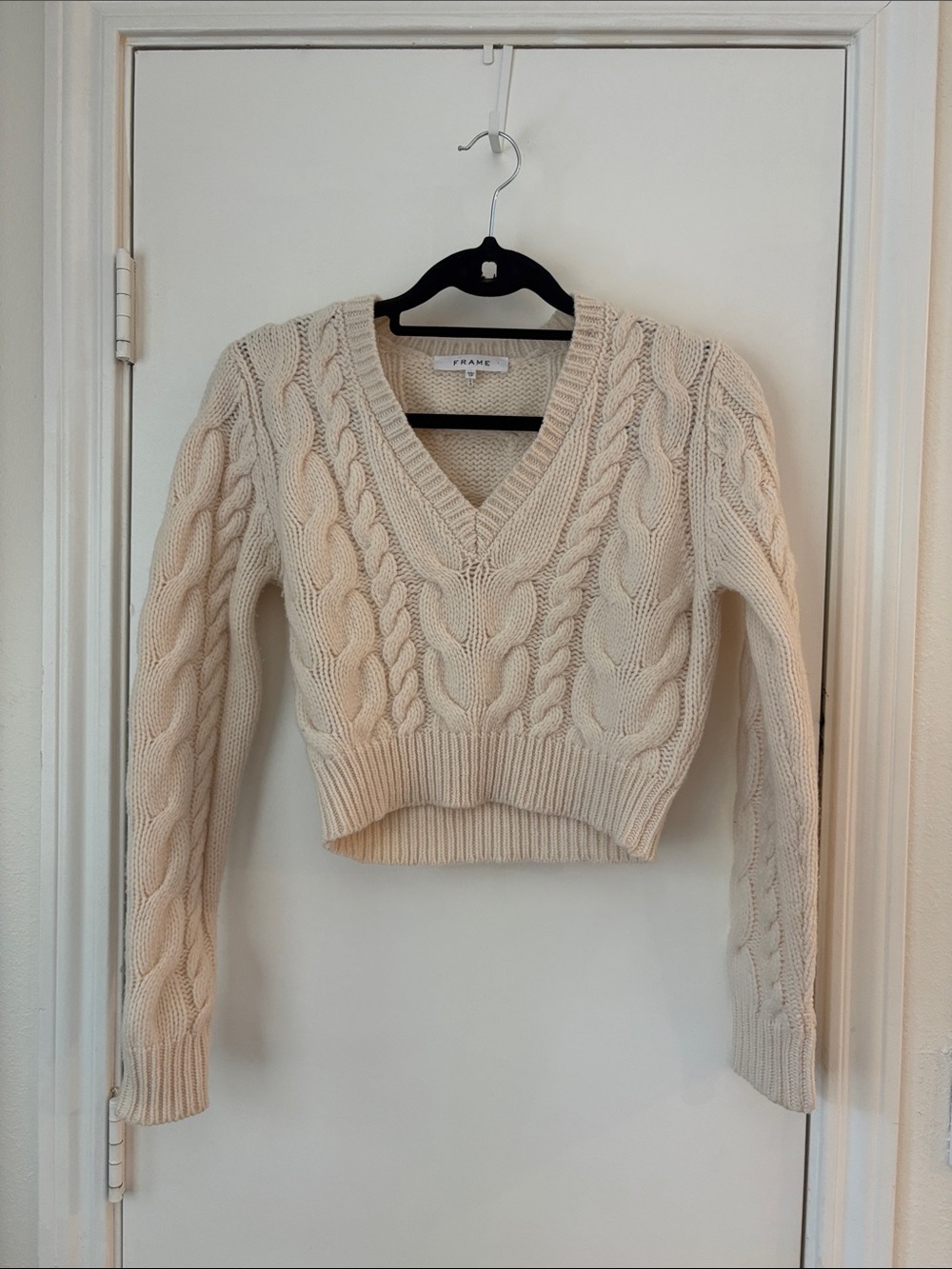 Frame Cream Cable V-Neck Cropped Sweater
